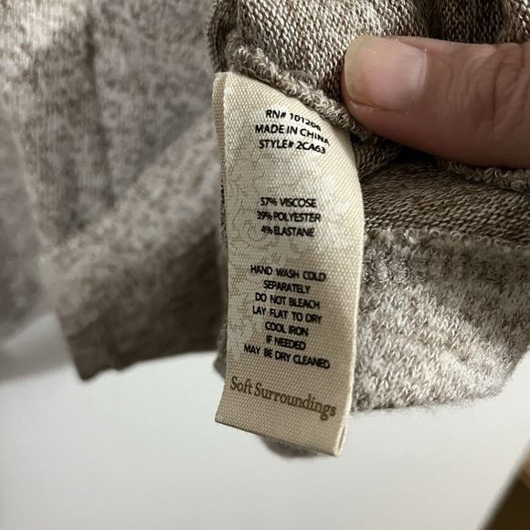 Soft Surroundings Round Neck Soft Front Pockets Womens L Long Sleeve Sweater - Picture 3 of 5